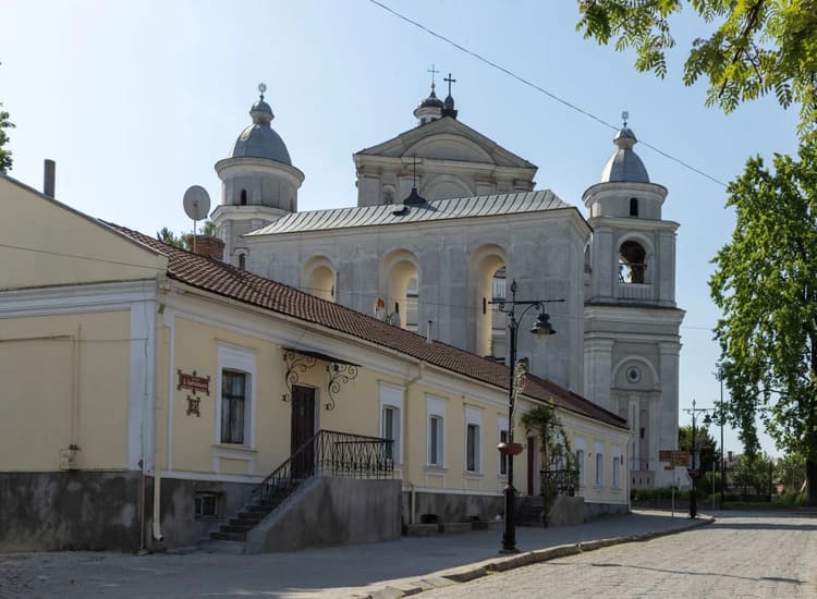 Кафедральный костёл святых апостолов Петра и Павла в Луцке