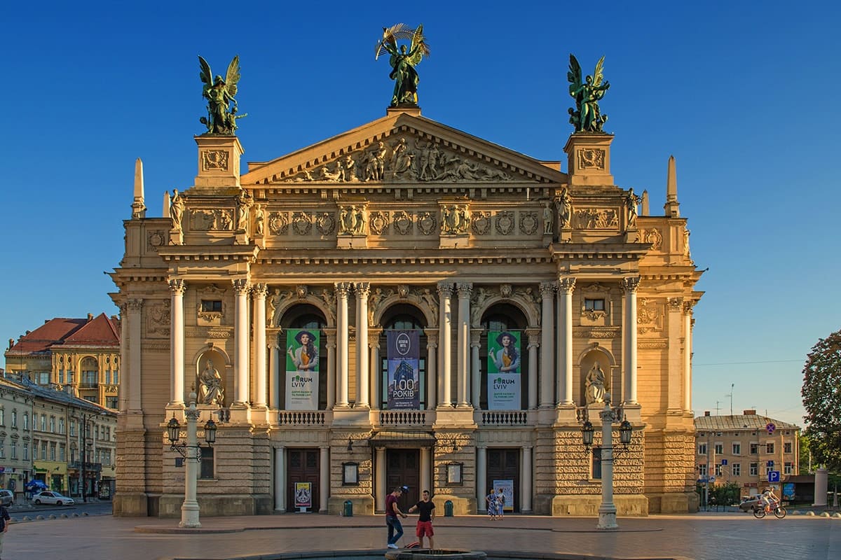 Львовский Театр – место №1 куда пойти во Львове стоит прежде всего