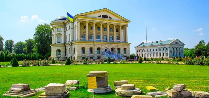 Подорож Чернігівщиною: Палац Розумовського