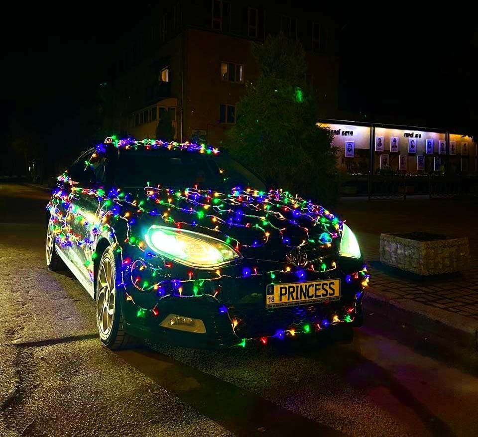 новорічний автомобіль в Рівному