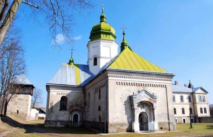 Село Спас та Лаврівський монастир