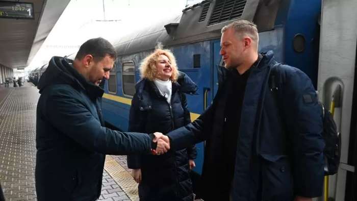 новини