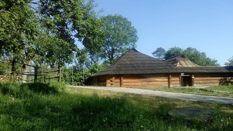 Музей-скансен народної архітектури й побуту