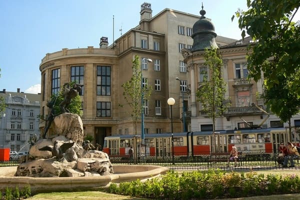Братиславский институт имени Я.А. Коменского университеты Словакии