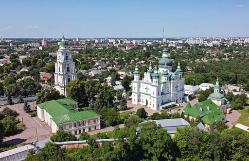 Чернігів — древнє, легендарне українське місто. Цікаві туристичні місця. Загадкові локації Чернігова. Найкращі ресторани та кафетерії міста.