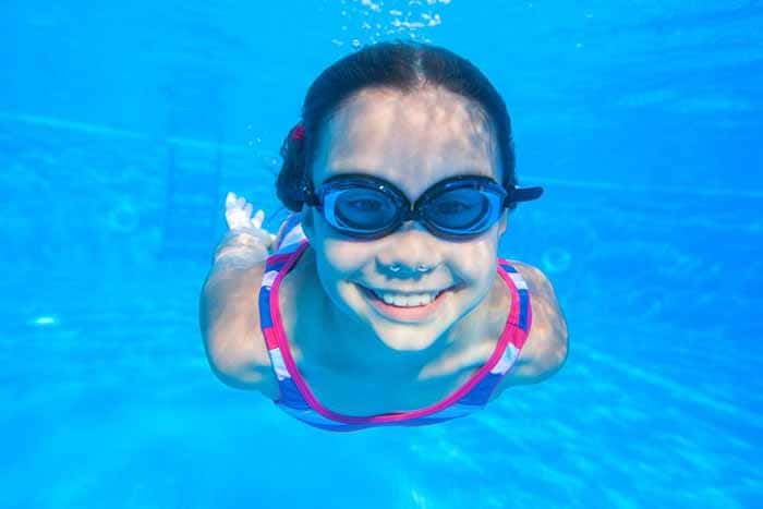 як вибрати дитячі окуляри для плавання
