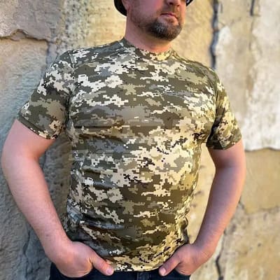 Військова футболка ЗСУ у повсякденному житті: стиль та практичність
