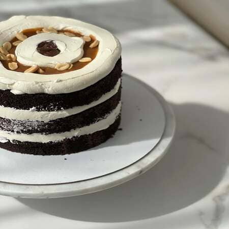 Как приготовить торт Сникерс?