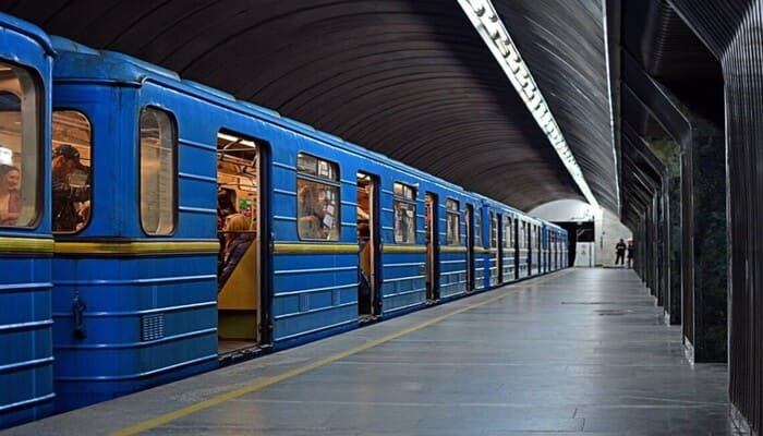 У Київському метро тимчасово не працюватимуть 3 станції.