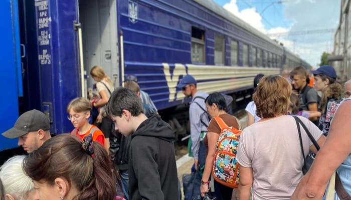 Евакуація людей з Донеччини за участі українського Червоного Хреста