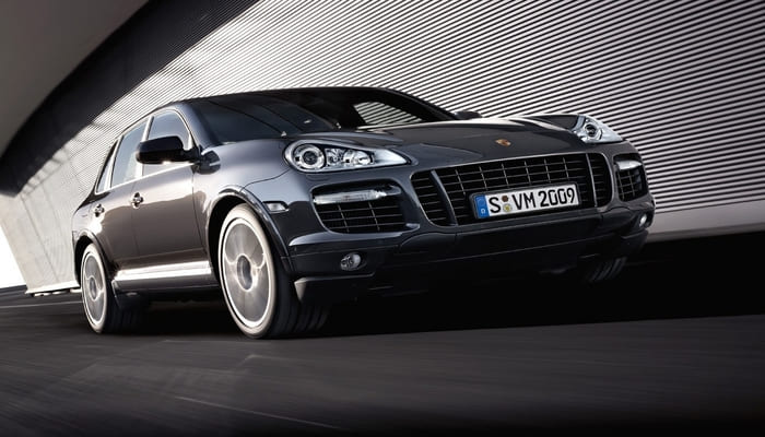 Porsche Cayenne Turbo – лучшие кроссоверы и внедорожники.