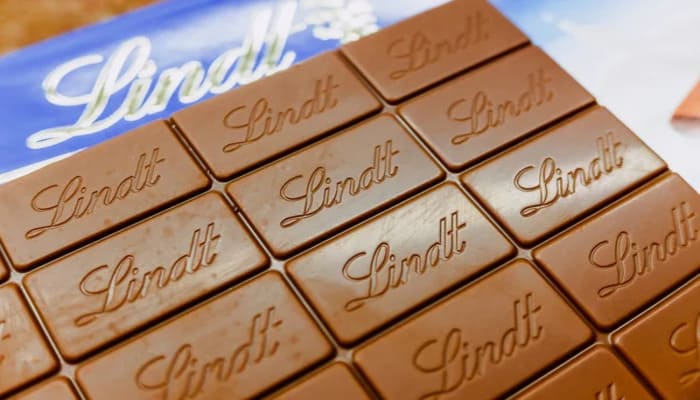 Насолода від кожного шматочка від шоколаду Lindt.