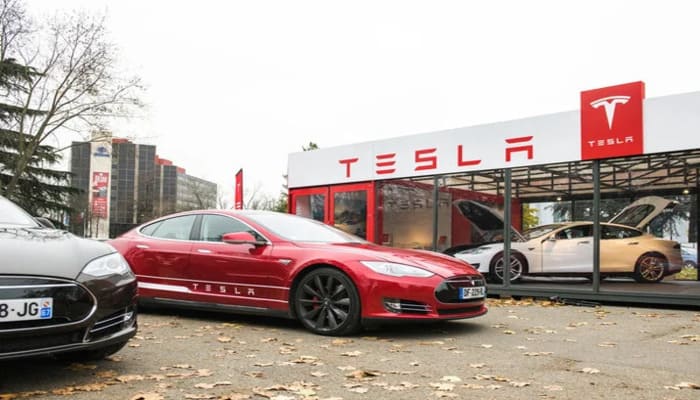 Автомобіль Tesla