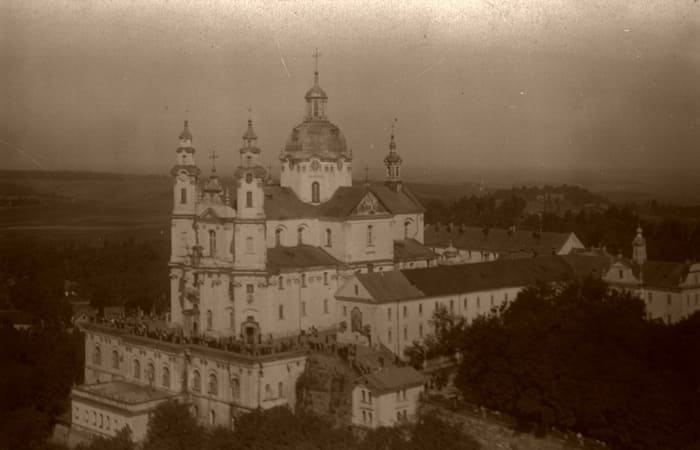 де знаходиться Почаївський монастир