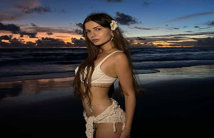 Сколько лет Алене Венум и где она родилась?