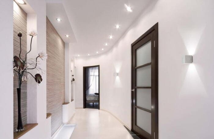 точечные светильники в коридор